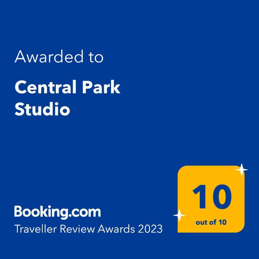 Central Park Studio Onesti Eksteriør bilde
